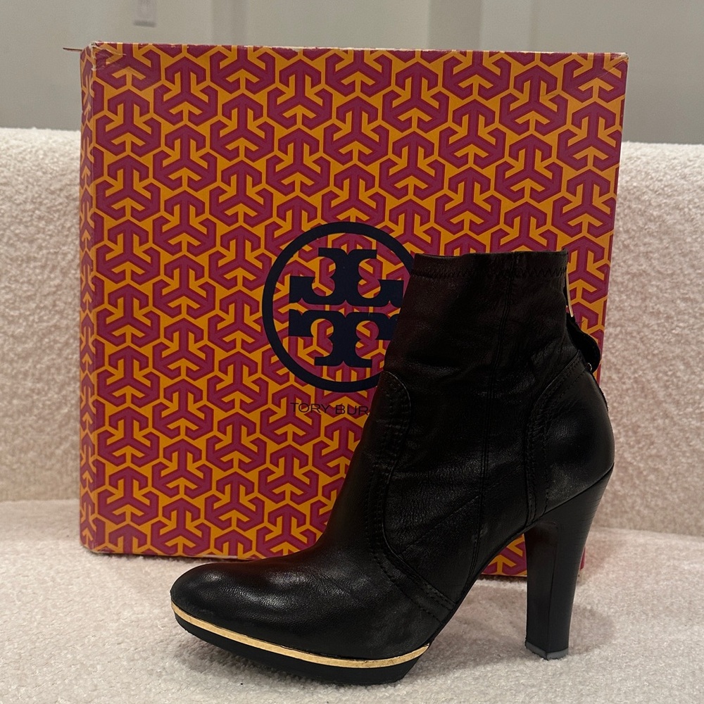 Tory Burch Elegant Black Leather Heeled Boots